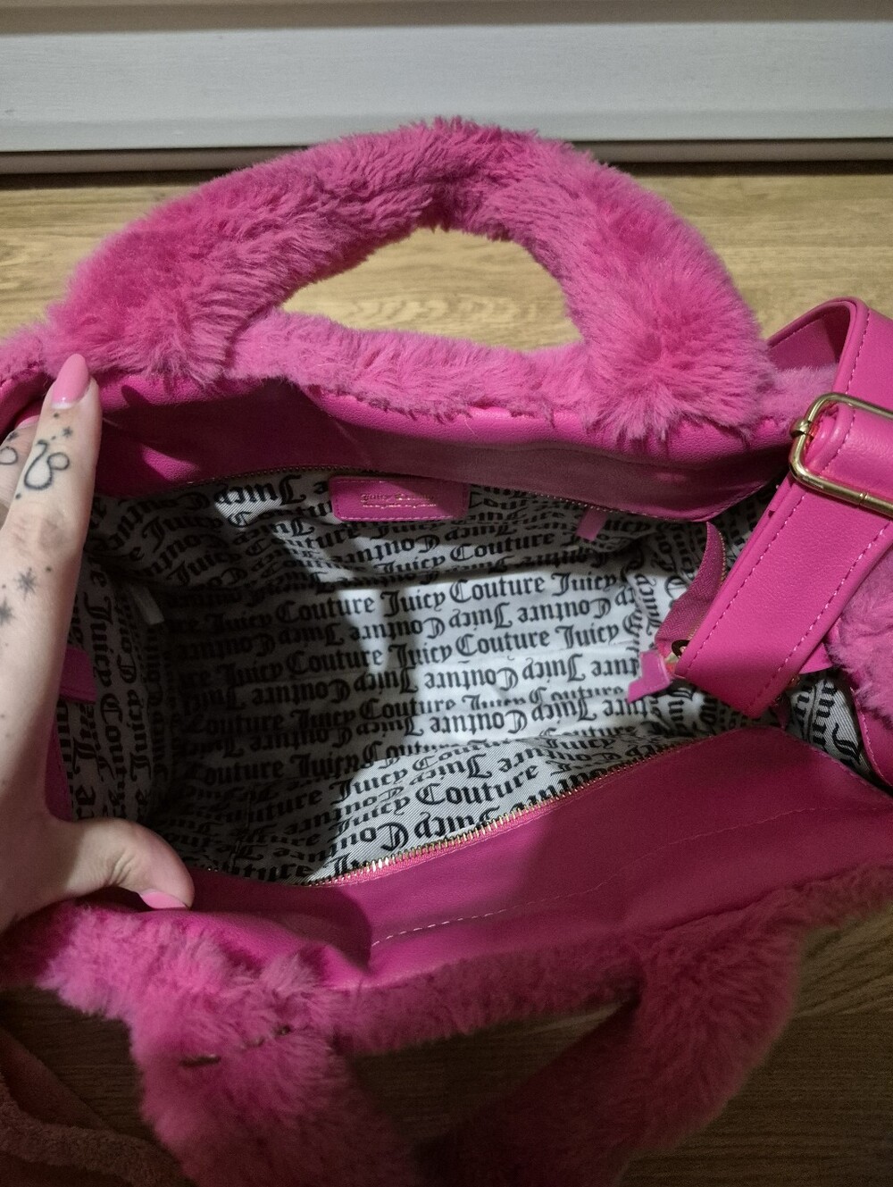 JUICY COUTURE Big Pink Faux Fur Tote - Picture 2 of 3